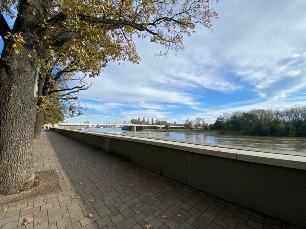 Hip Riverview Bestern Szegedin Exterior foto